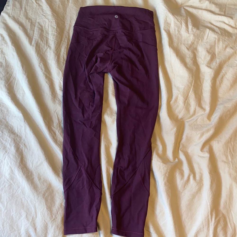 Size 6 lululemon in movement 7/8 pants
